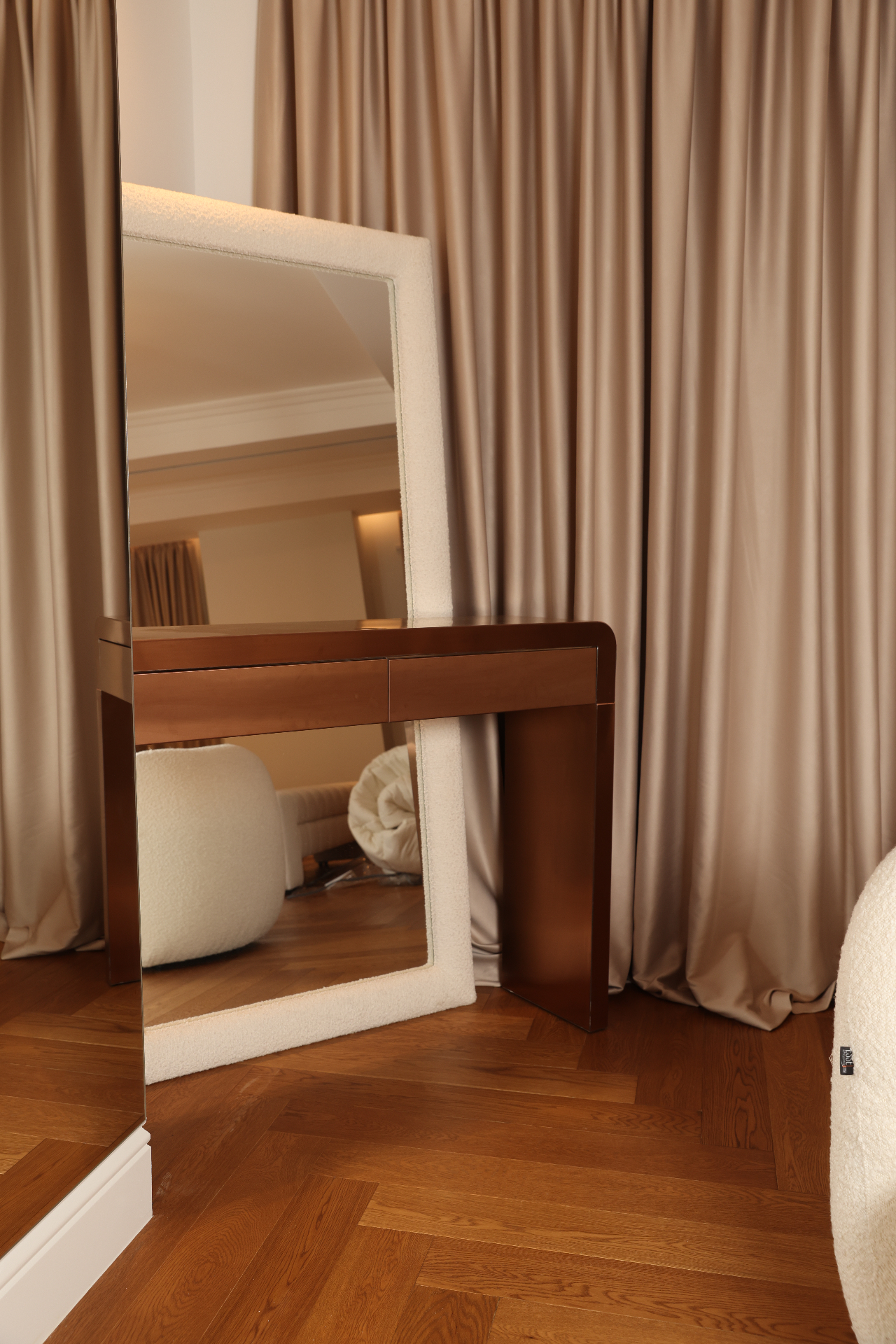 Detail of the mirror-polished console at Villa Allegra